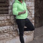 Dstreet Nevšední zeleno-černá tepláková souprava