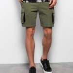 Ombre Clothing Jedinečné olivové kraťasy s velkými kapsami po bocích SRSK0106-V4